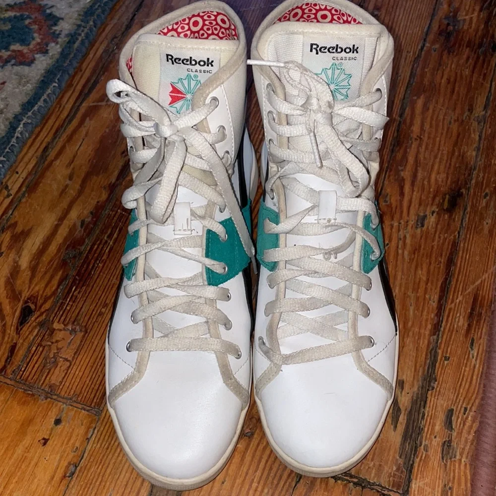 COPY - Fresh Classic & Retro Women’s Reebok HighTop Fold-Down Sneakers! - Picture 5 of 10